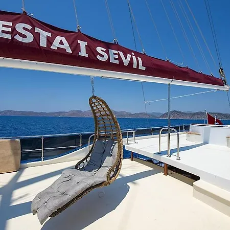 Vesta 1 Sevil 보트호텔 *